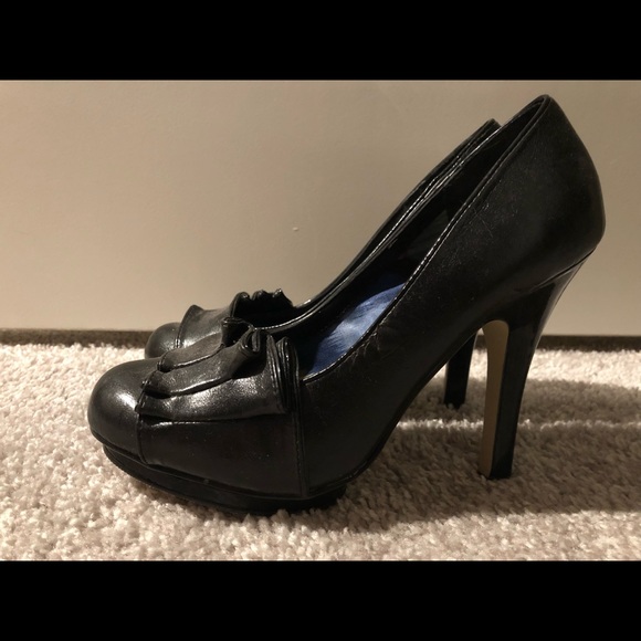 Madden Girl Black Round Toe Pumps - Picture 4 of 6